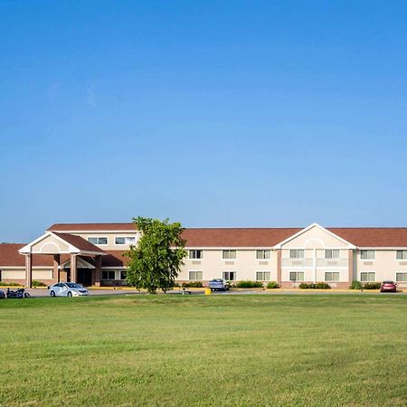 Hesston Rodeway Inn מראה חיצוני תמונה