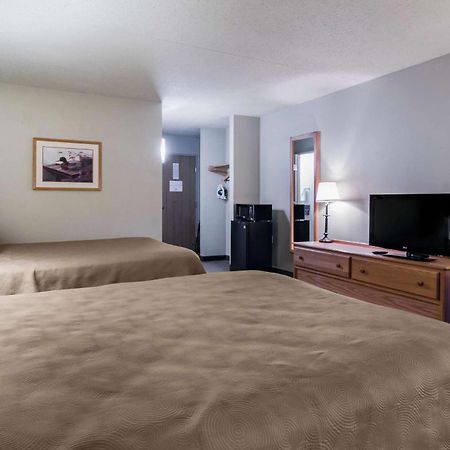 Hesston Rodeway Inn מראה חיצוני תמונה