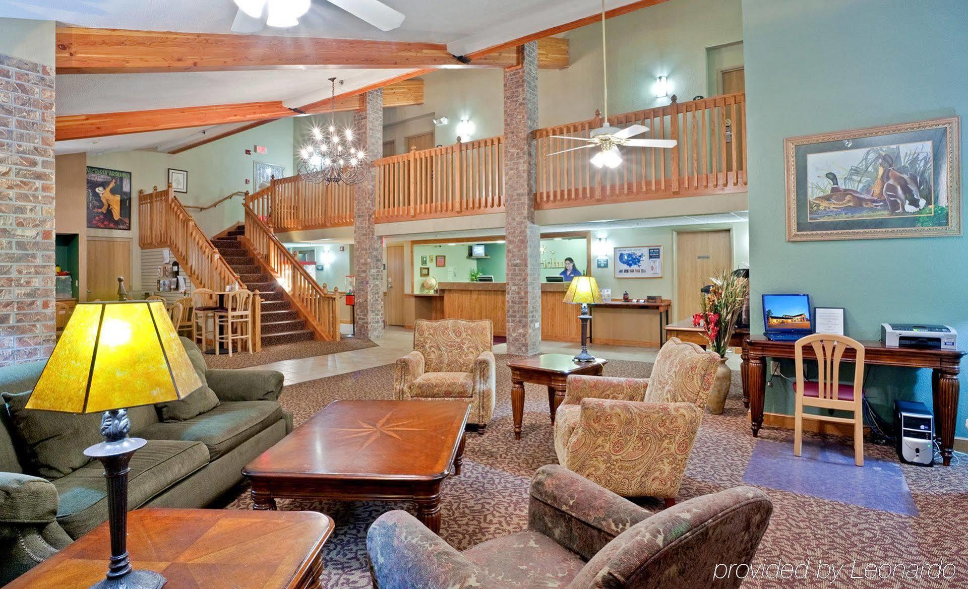 Hesston Rodeway Inn מראה חיצוני תמונה