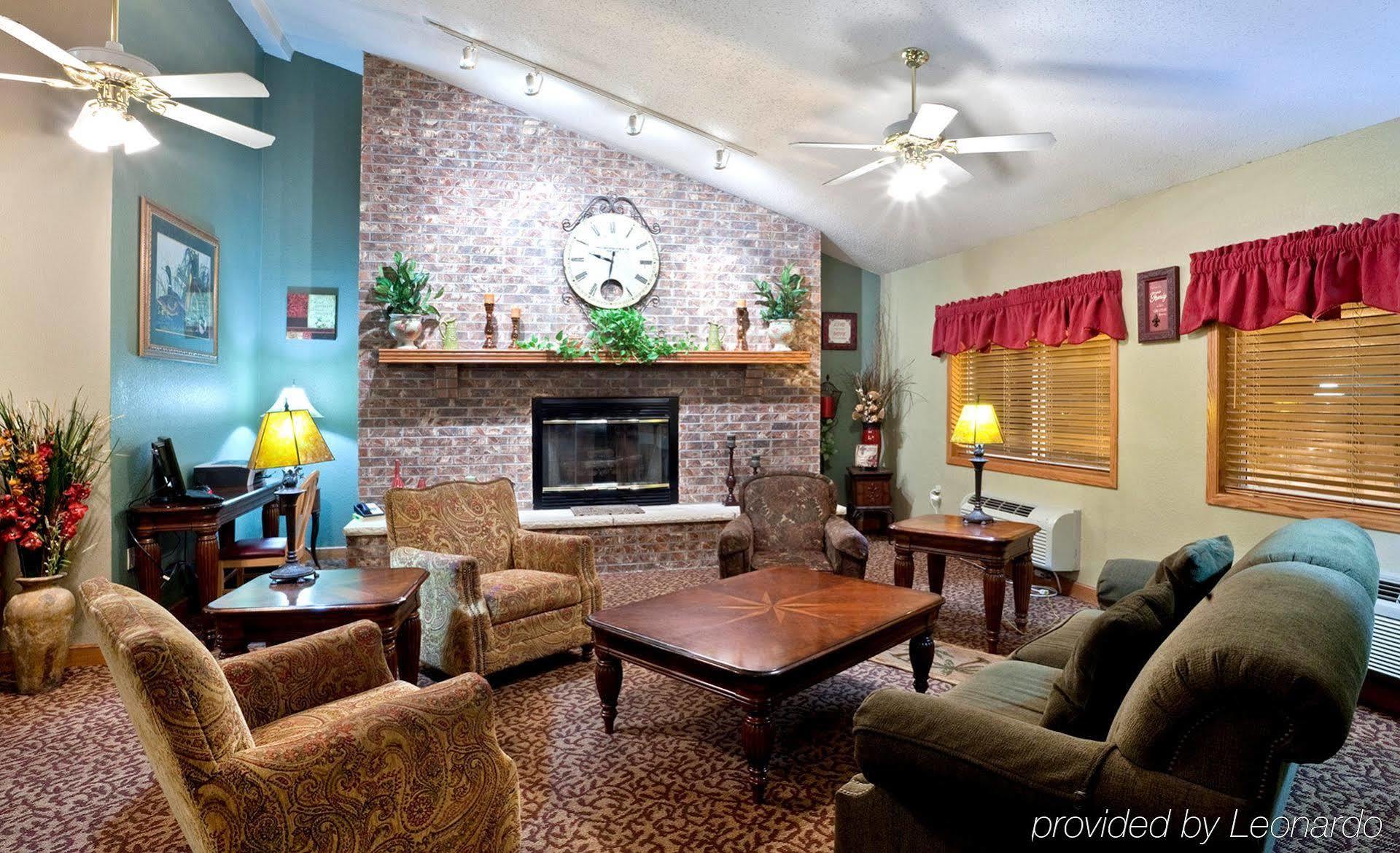 Hesston Rodeway Inn מראה חיצוני תמונה