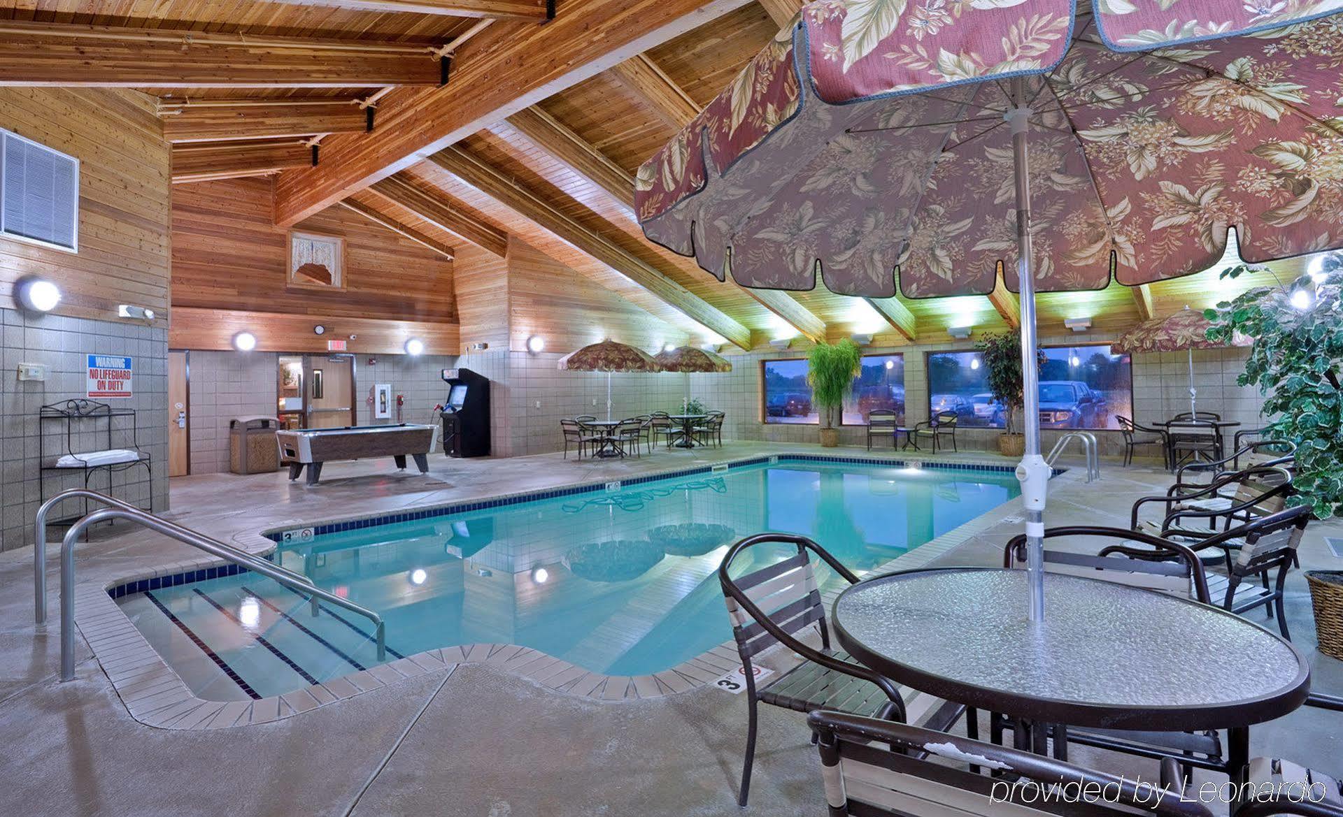 Hesston Rodeway Inn מראה חיצוני תמונה