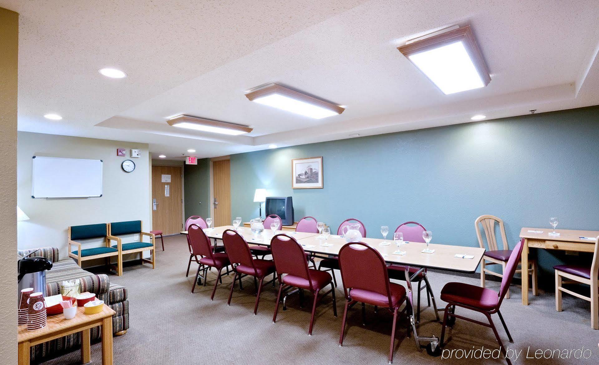 Hesston Rodeway Inn מראה חיצוני תמונה