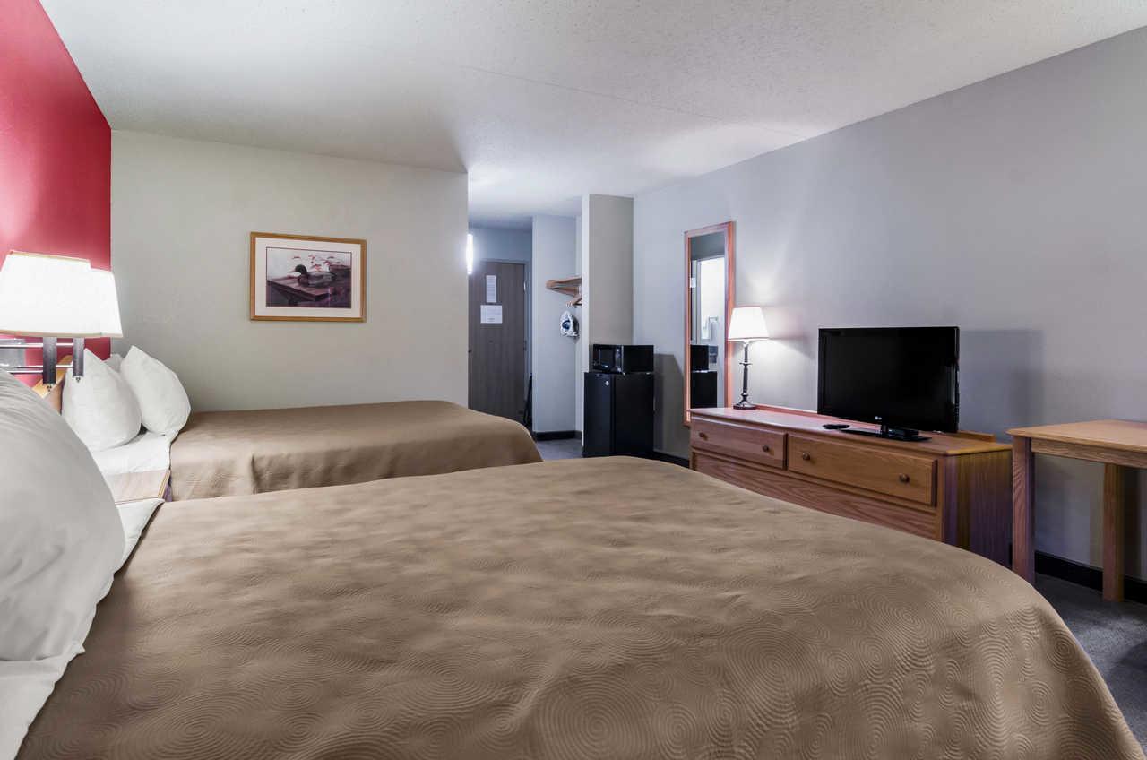 Hesston Rodeway Inn מראה חיצוני תמונה