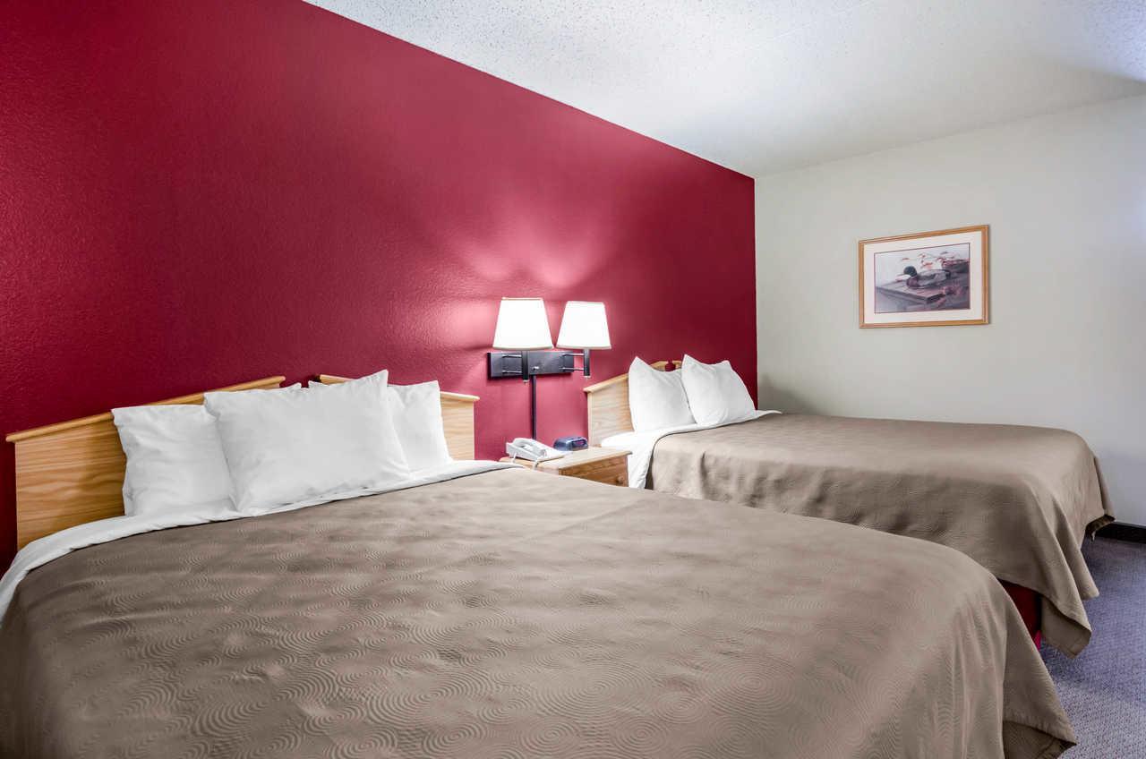 Hesston Rodeway Inn מראה חיצוני תמונה