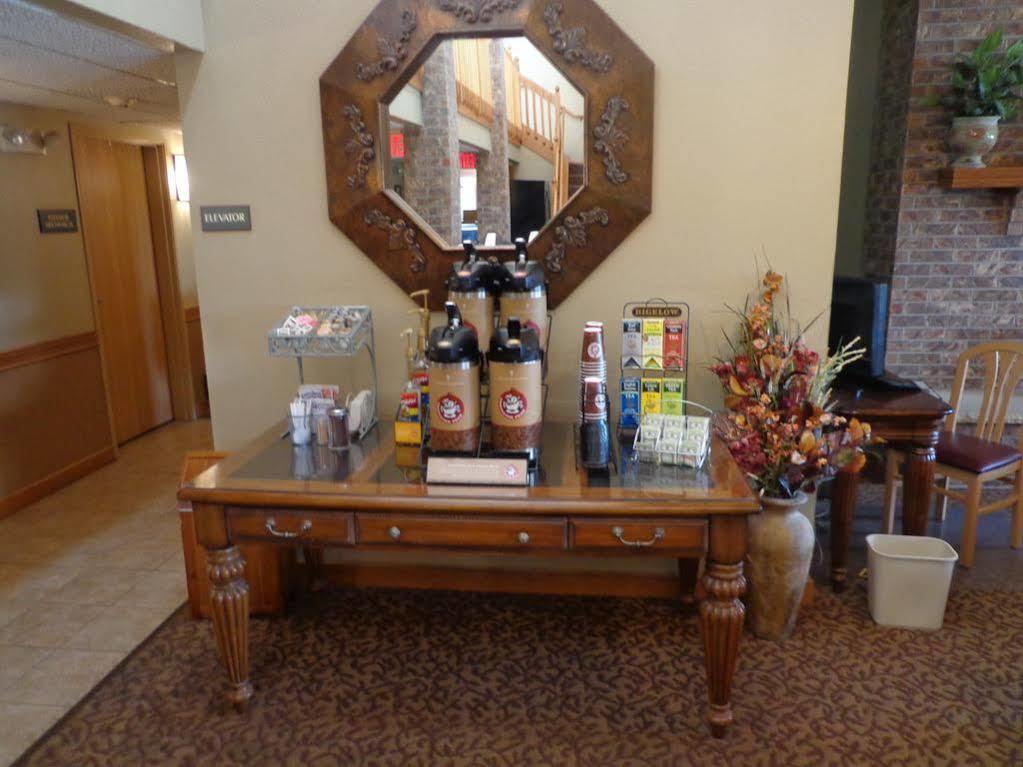 Hesston Rodeway Inn מראה חיצוני תמונה