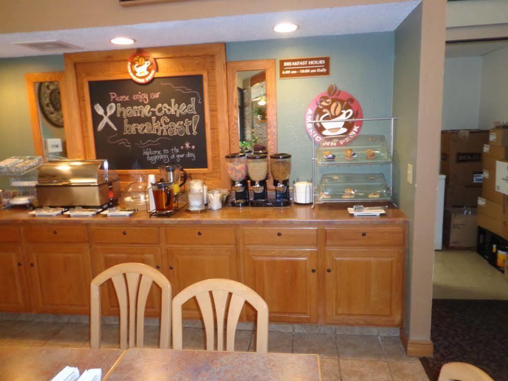 Hesston Rodeway Inn מראה חיצוני תמונה
