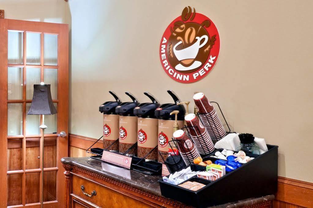 Hesston Rodeway Inn מראה חיצוני תמונה