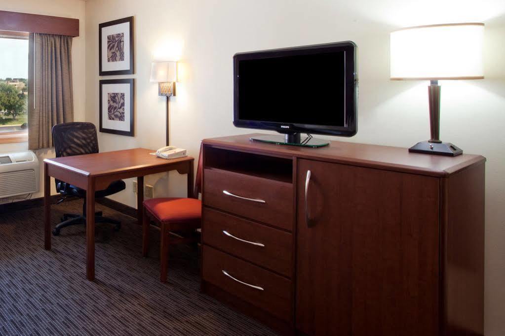 Hesston Rodeway Inn מראה חיצוני תמונה