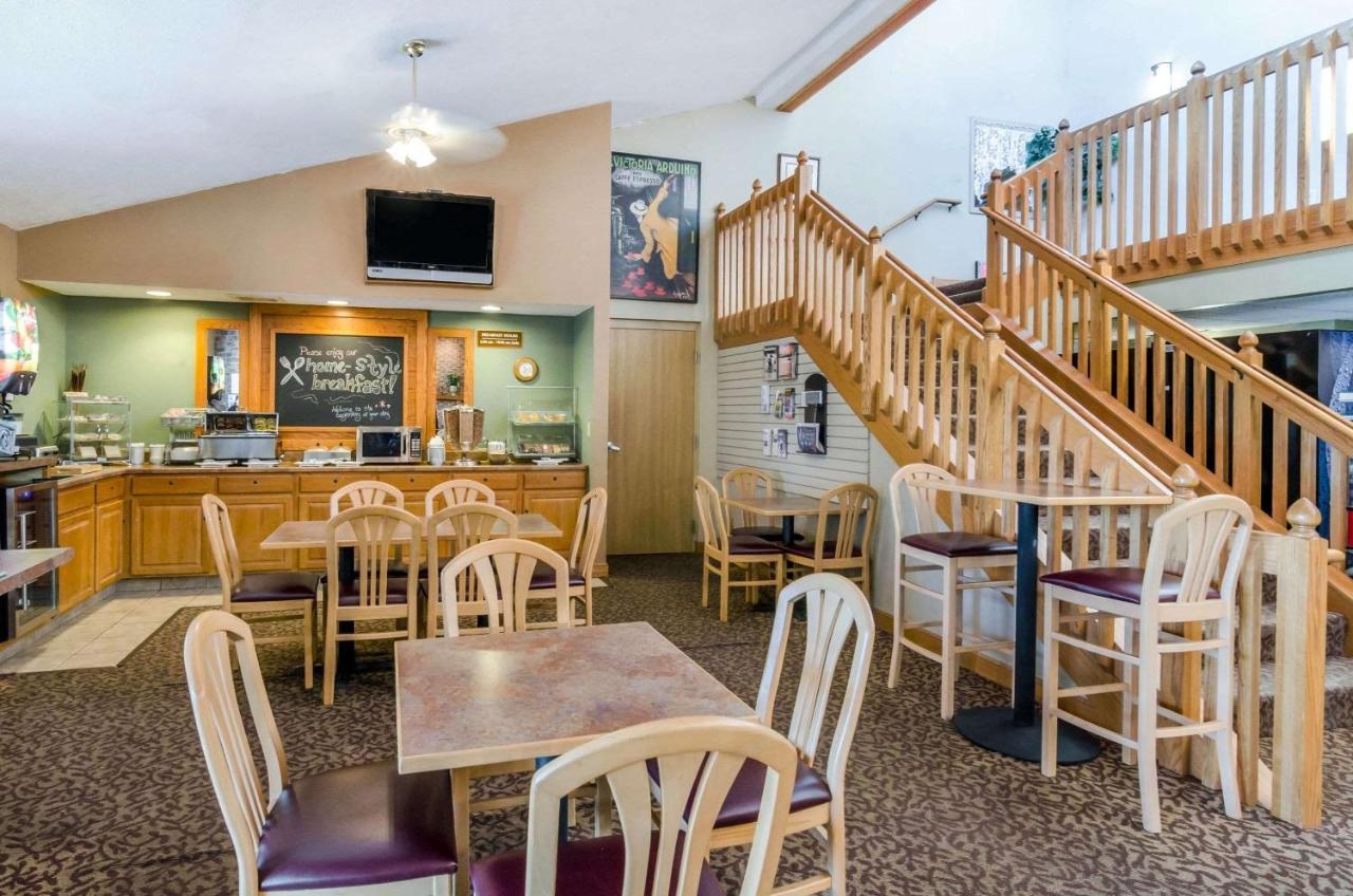 Hesston Rodeway Inn מראה חיצוני תמונה